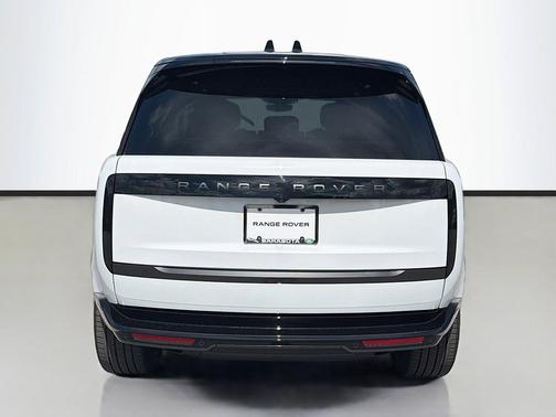 Fuji White 2026 Land Rover Range Rover P400 SE