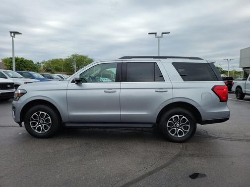 ICONIC SILVER METALLIC 2024 Ford Expedition XLT