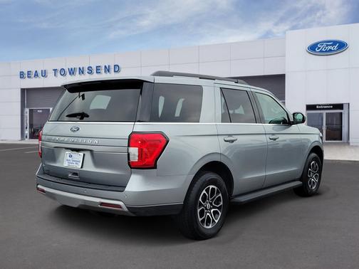 ICONIC SILVER METALLIC 2024 Ford Expedition XLT