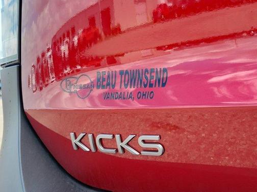 2025 Nissan Kicks SV