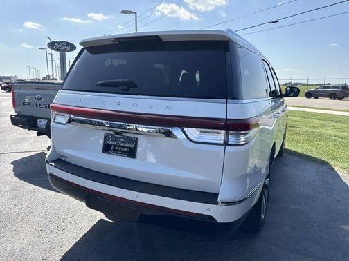 2024 Lincoln Navigator Premiere
