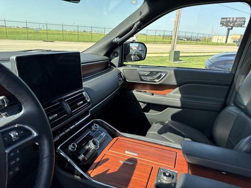 2024 Lincoln Navigator Premiere