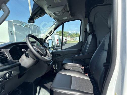2025 Ford Transit-250 148 WB Medium Roof Cargo