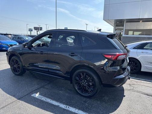 2025 Ford Escape ST-Line Elite