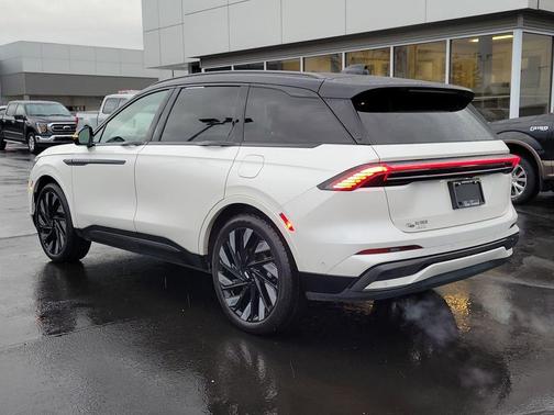 2024 Lincoln Nautilus Reserve