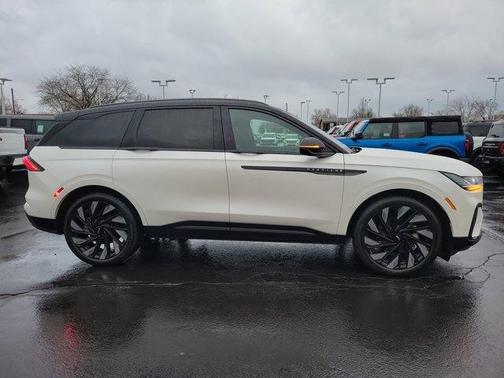 2024 Lincoln Nautilus Reserve