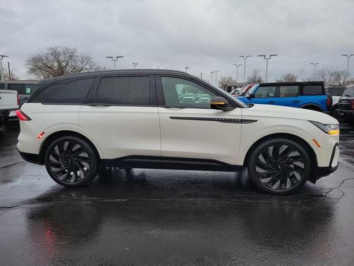 2024 Lincoln Nautilus Reserve