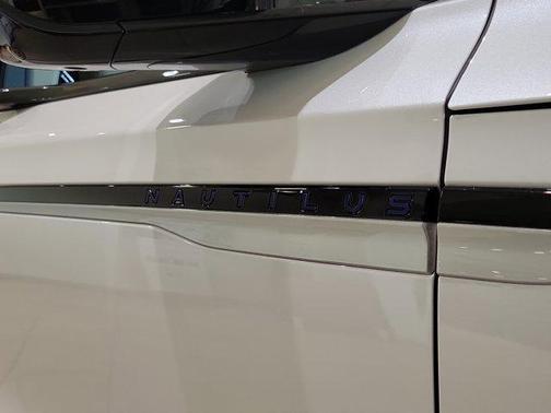 2025 Lincoln Nautilus Reserve