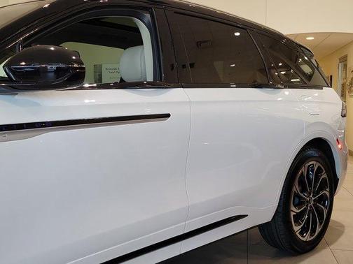 2025 Lincoln Nautilus Reserve