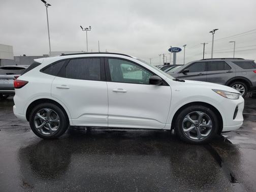 OXFORD WHITE 2023 Ford Escape ST-LINE