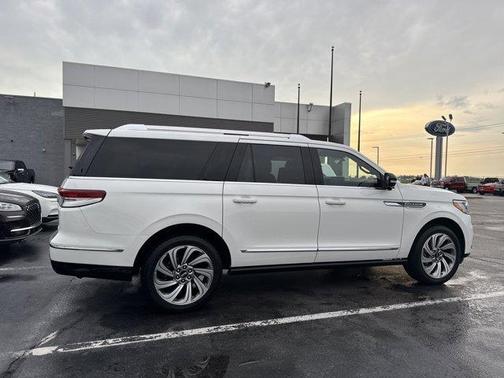 2022 Lincoln Navigator L Reserve