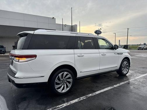 2022 Lincoln Navigator L Reserve