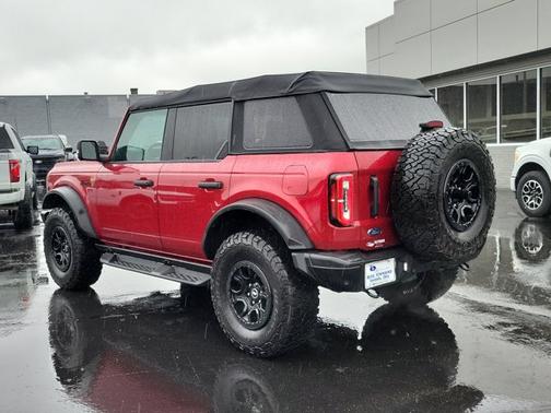 RUBY RED MET TNTD CLEARCOAT 2025 Ford Bronco BADLANDS