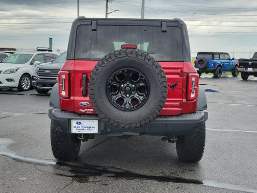 RUBY RED MET TNTD CLEARCOAT 2025 Ford Bronco BADLANDS