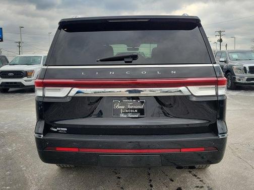 2023 Lincoln Navigator Standard