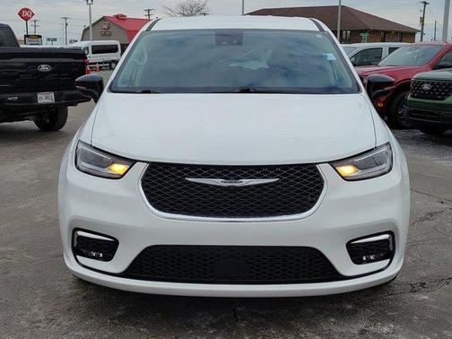 2024 Chrysler Pacifica Touring-L