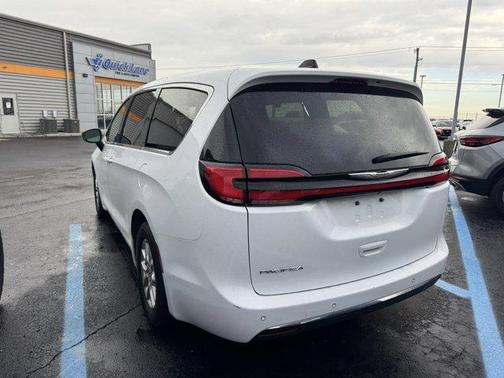 2024 Chrysler Pacifica Touring-L