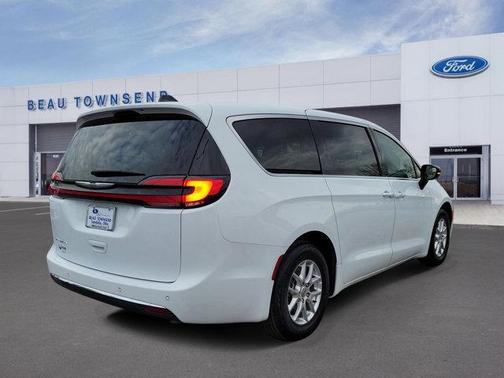 2024 Chrysler Pacifica Touring-L
