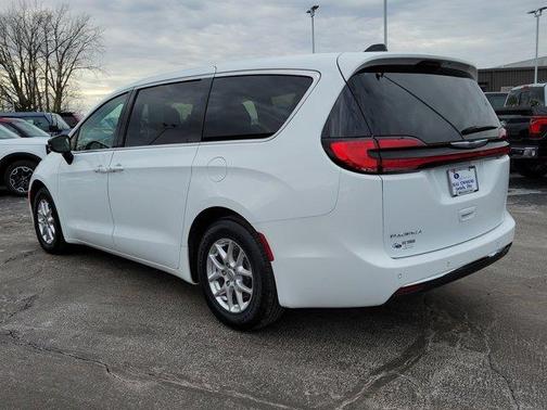 2024 Chrysler Pacifica Touring-L
