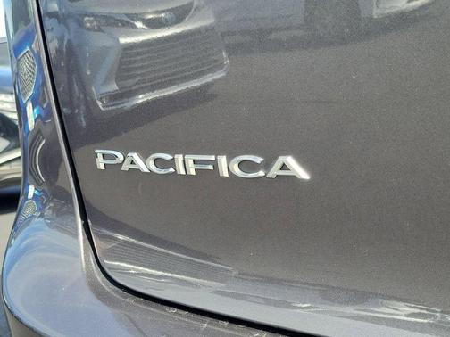 2023 Chrysler Pacifica Touring-L