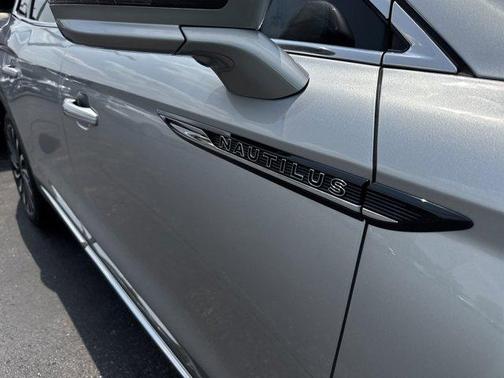 2022 Lincoln Nautilus Black Label