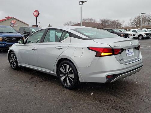 2022 Nissan Altima 2.5 SV