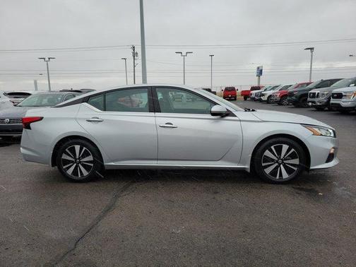 2022 Nissan Altima 2.5 SV