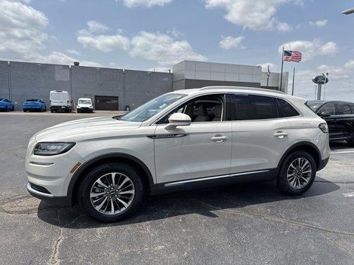 2022 Lincoln Nautilus Standard