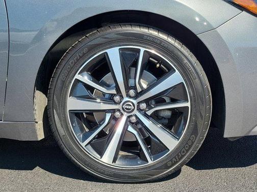 2023 Nissan Maxima SV