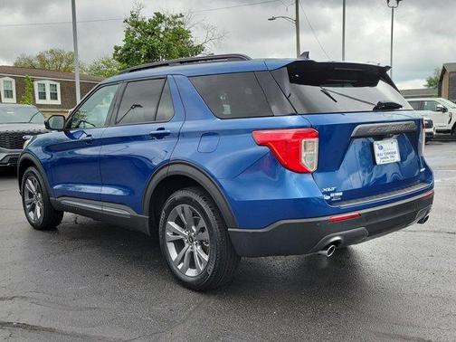 ATLAS BLUE METALLIC 2023 Ford Explorer XLT