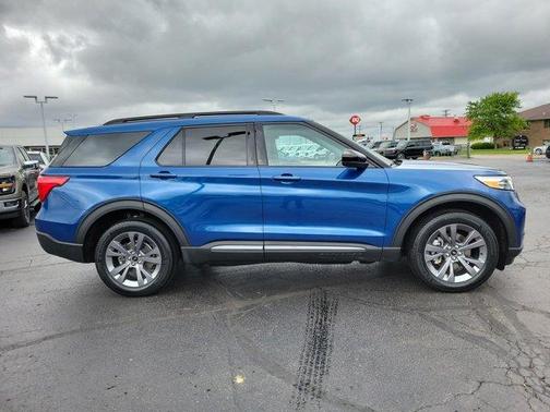 ATLAS BLUE METALLIC 2023 Ford Explorer XLT