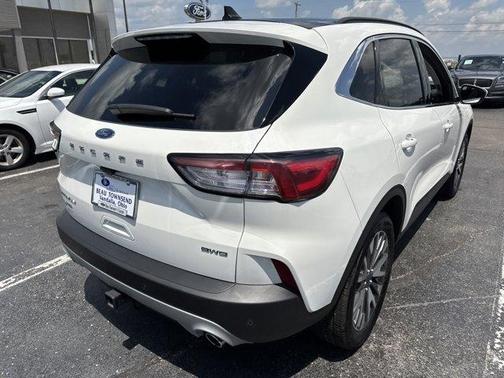 2022 Ford Escape Titanium