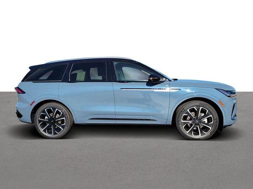 2025 Lincoln Nautilus Reserve