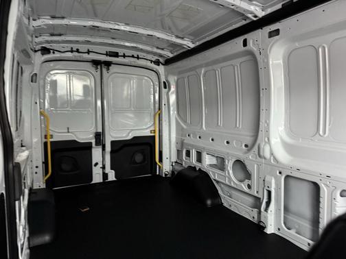 2026 Ford Transit-250 148 WB Medium Roof Cargo