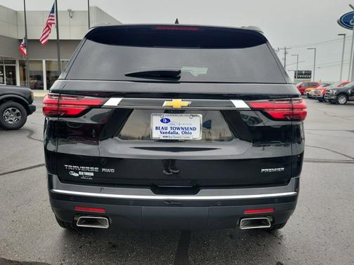 Mosaic Black Metallic 2022 Chevrolet Traverse PREMIER