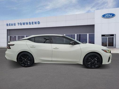 2022 Nissan Maxima SR
