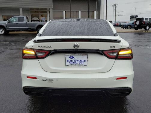 2022 Nissan Maxima SR