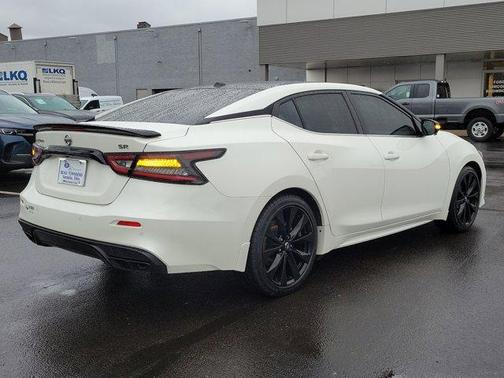 2022 Nissan Maxima SR