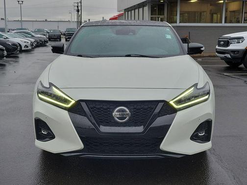 2022 Nissan Maxima SR