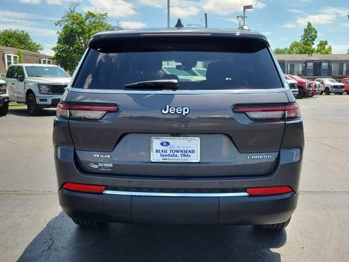 Baltic Gray Clearcoat Metallic 2023 Jeep Grand Cherokee LAREDO