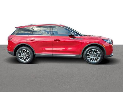 RED CARPET MET TC 2022 Lincoln Corsair STANDARD