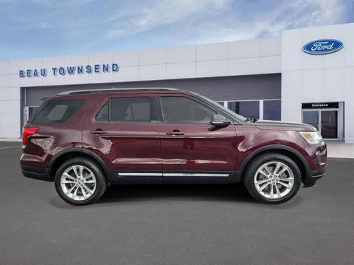 BURGUNDY VELVET MET TINT CC 2019 Ford Explorer XLT