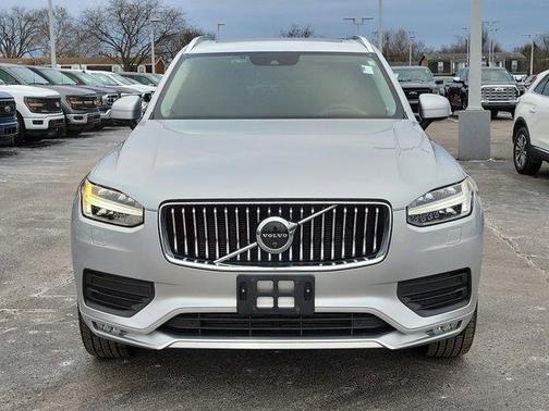2020 Volvo XC90 T6 Momentum 7 Passenger