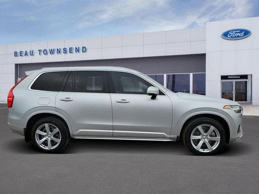 2020 Volvo XC90 T6 Momentum 7 Passenger