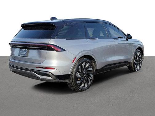 LUSTROUS GRAY METALLIC 2024 Lincoln Nautilus RESERVE