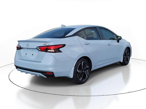 2025 Nissan Versa 1.6 SR