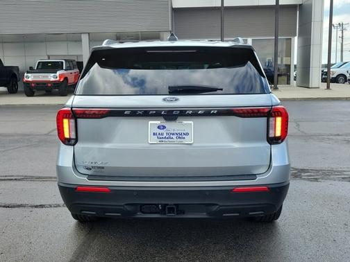 ICONIC SILVER METALLIC 2025 Ford Explorer ACTIVE