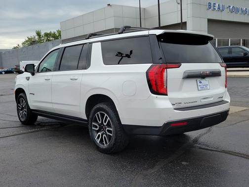 White Frost Tricoat 2021 GMC Yukon XL AT4
