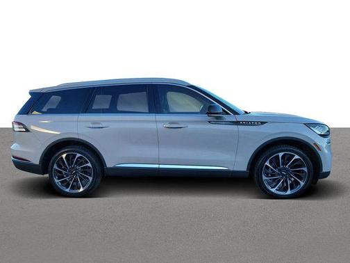2023 Lincoln Aviator Standard AWD