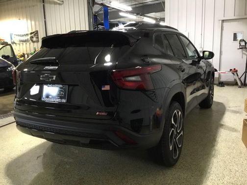 Mosaic Black Metallic 2026 Chevrolet Trax FWD 2RS